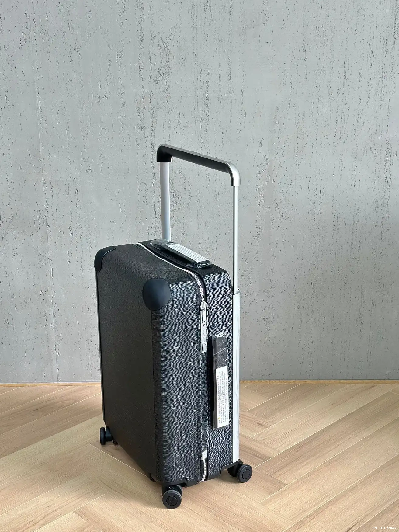 55 37L MONOGRAM CABIN SUITCASE HORIZON CUSTOM EMBOSSED 0704
